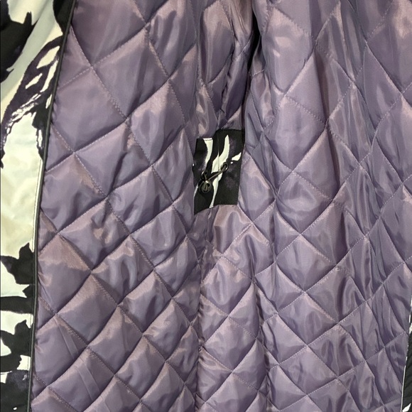 Elegant Black and White Floral Winter Jacket - Picture 7 of 15